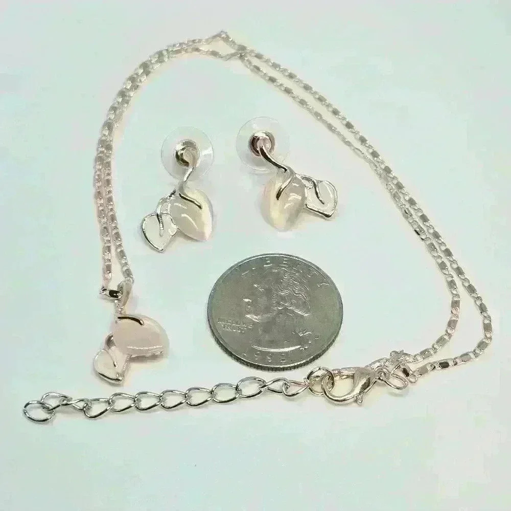 NWOT Elegant Leaf Necklace and Earrings Set - Picture 4 of 4